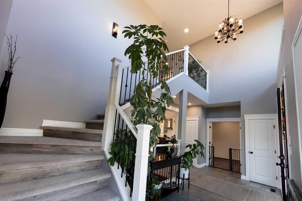 105 Whitetail Place W