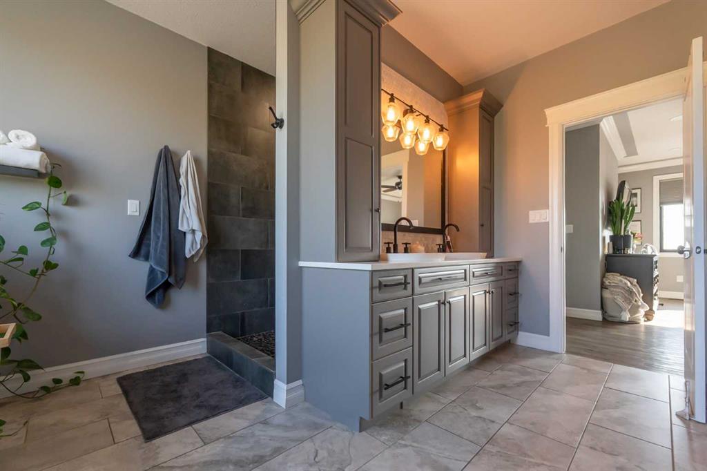 105 Whitetail Place W