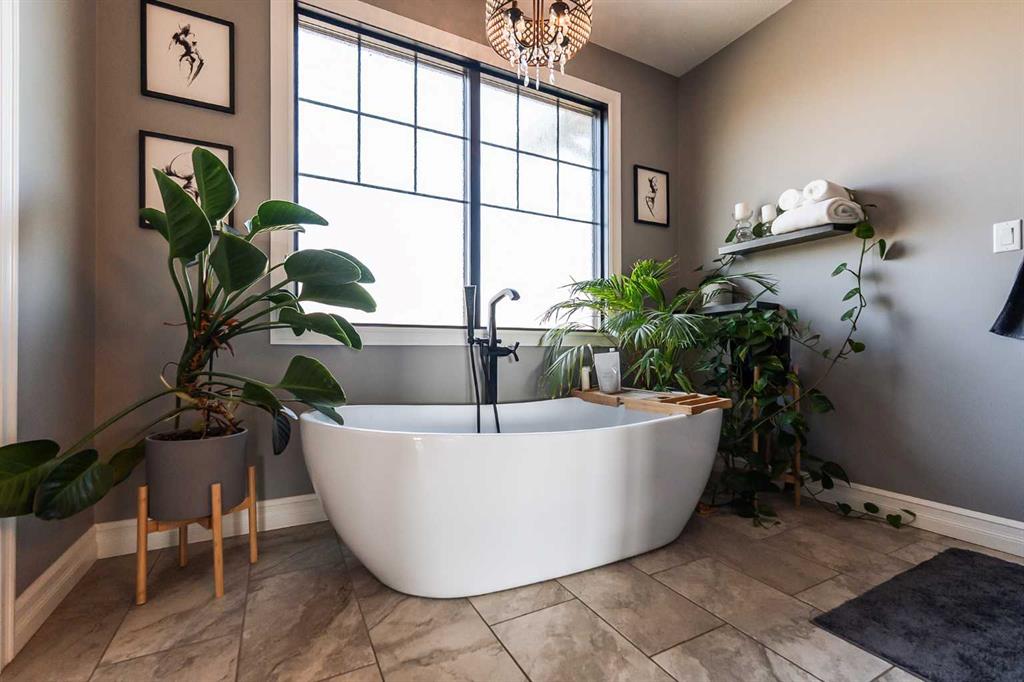 105 Whitetail Place W