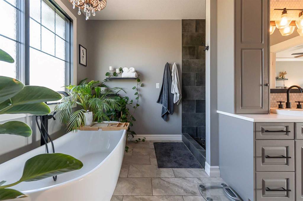 105 Whitetail Place W