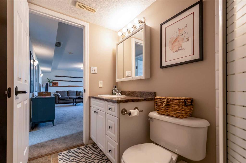 82 Rivercrest Court W