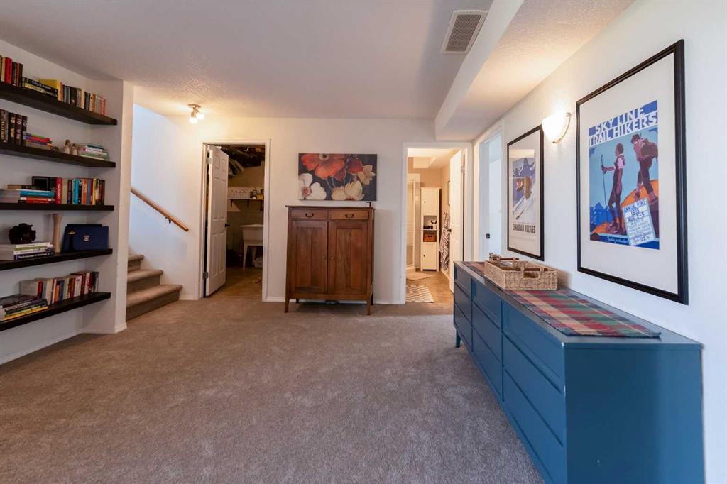 82 Rivercrest Court W