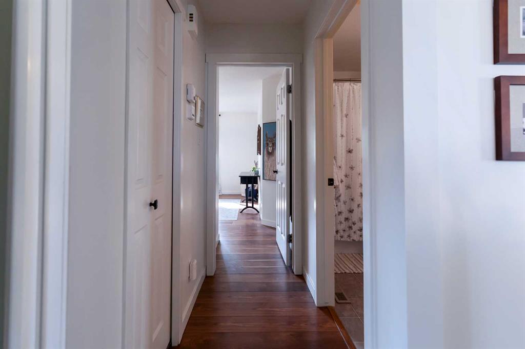 82 Rivercrest Court W