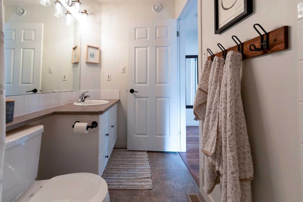 82 Rivercrest Court W