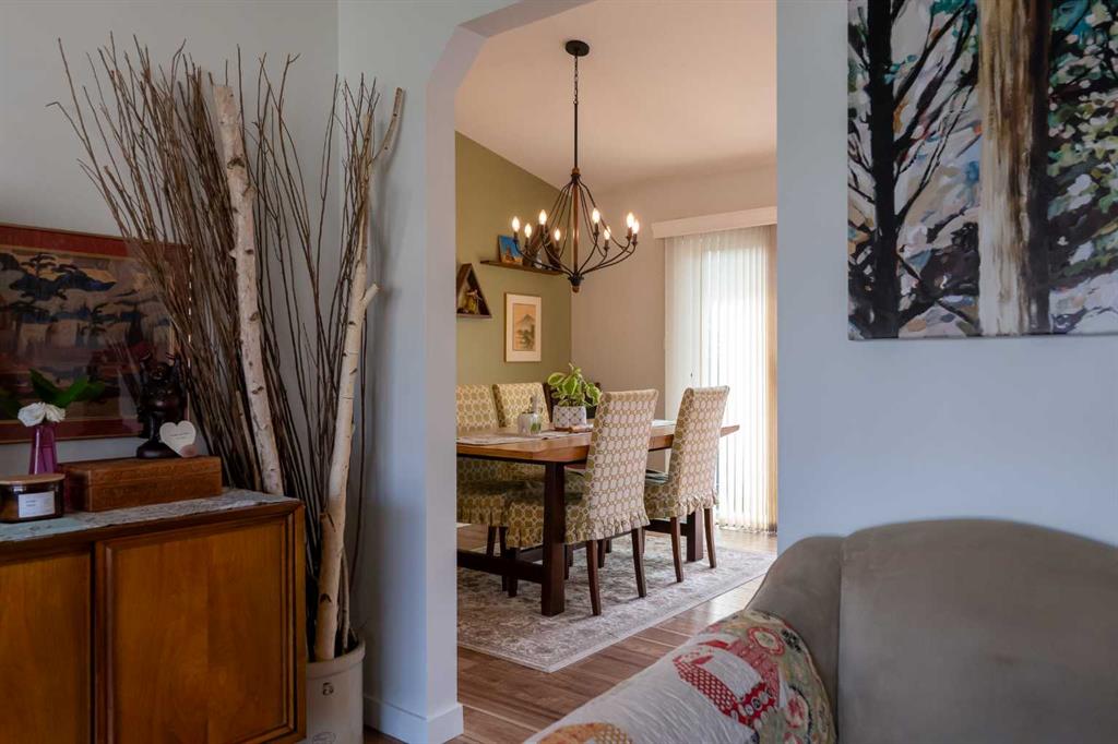 82 Rivercrest Court W