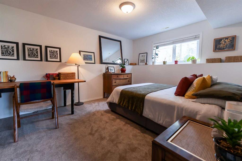 82 Rivercrest Court W