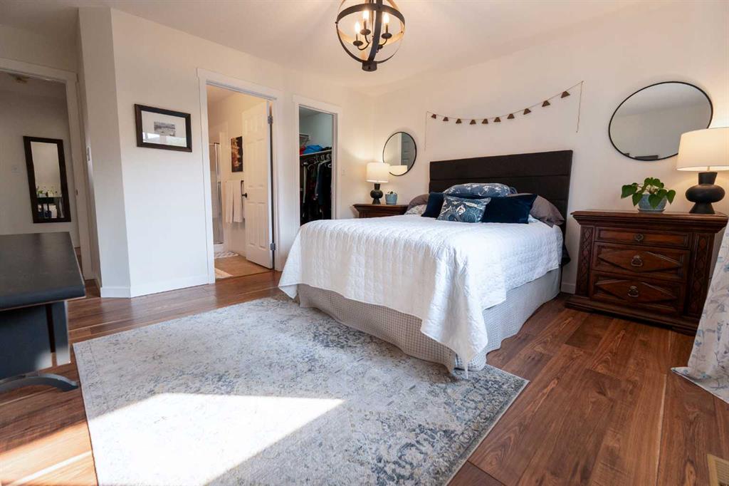 82 Rivercrest Court W