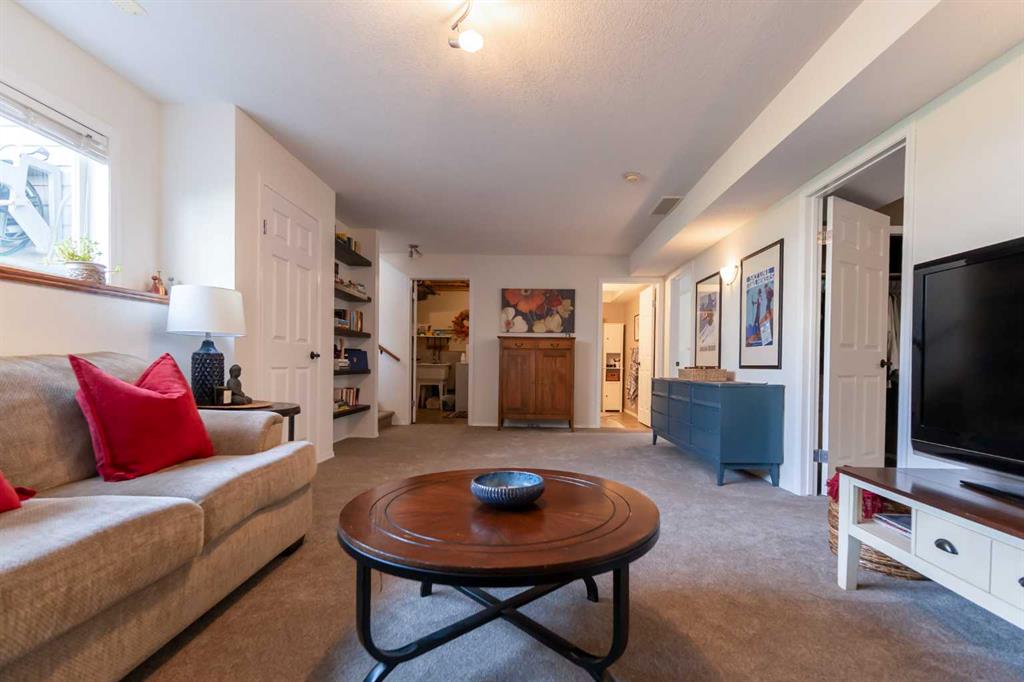 82 Rivercrest Court W