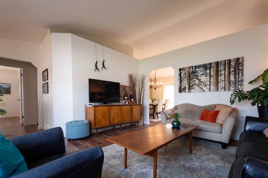 82 Rivercrest Court W