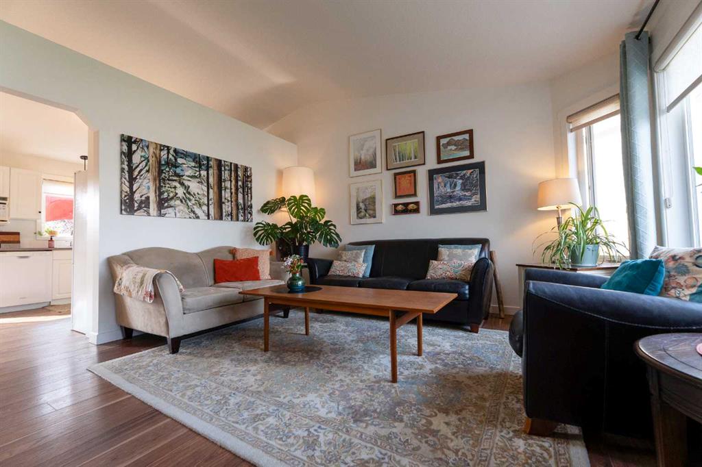 82 Rivercrest Court W