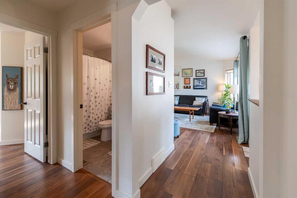 82 Rivercrest Court W