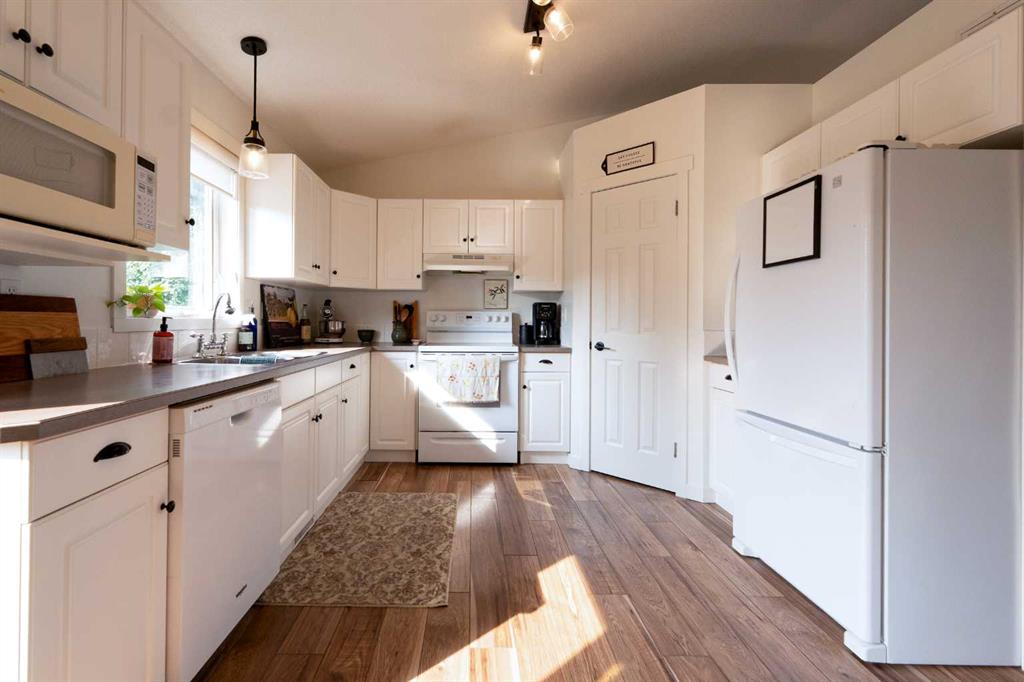 82 Rivercrest Court W