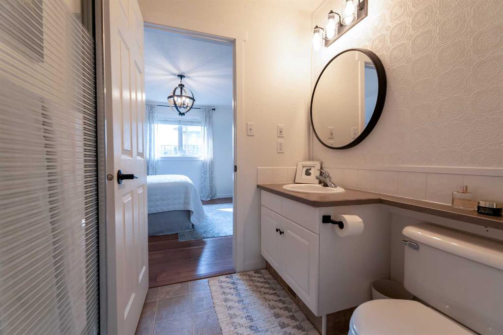 82 Rivercrest Court W