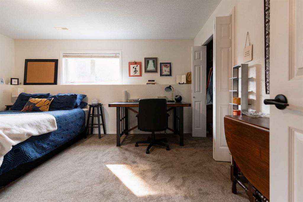 82 Rivercrest Court W