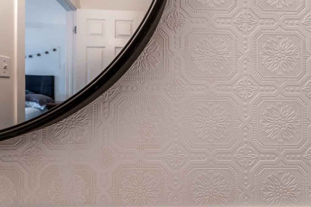 82 Rivercrest Court W