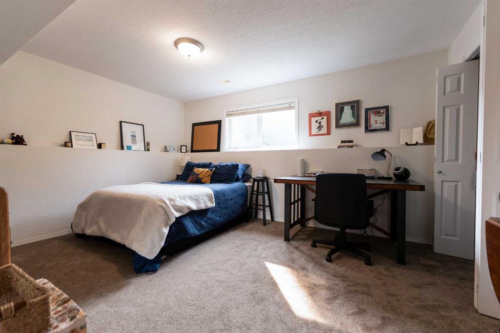 82 Rivercrest Court W