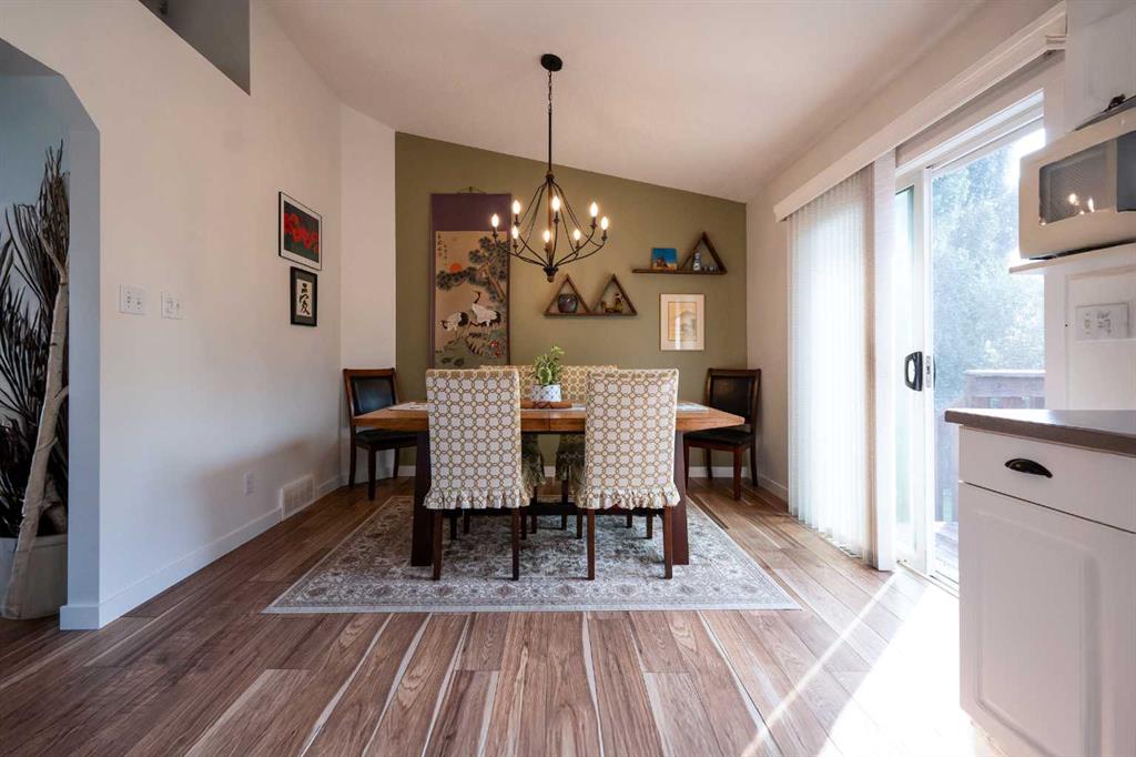 82 Rivercrest Court W