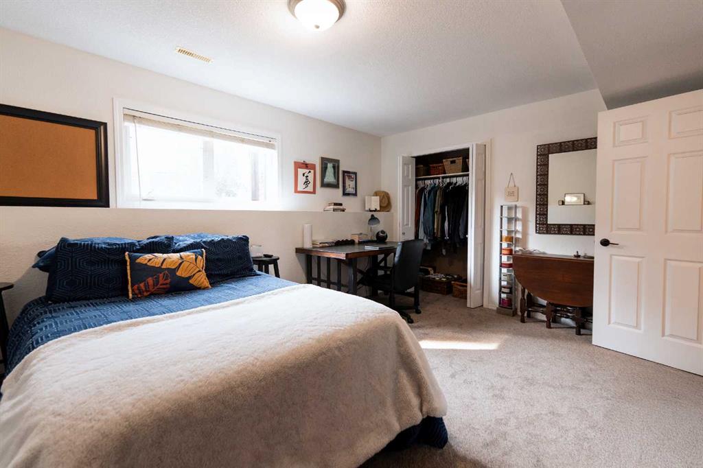 82 Rivercrest Court W