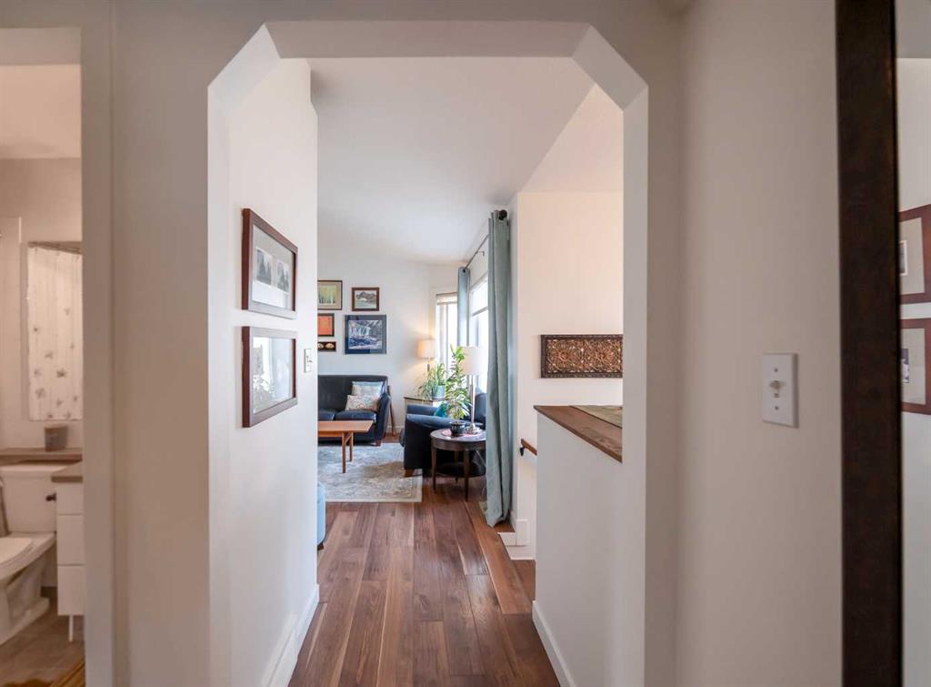 82 Rivercrest Court W