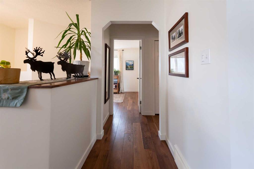 82 Rivercrest Court W