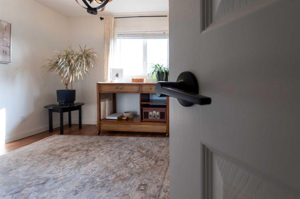 82 Rivercrest Court W