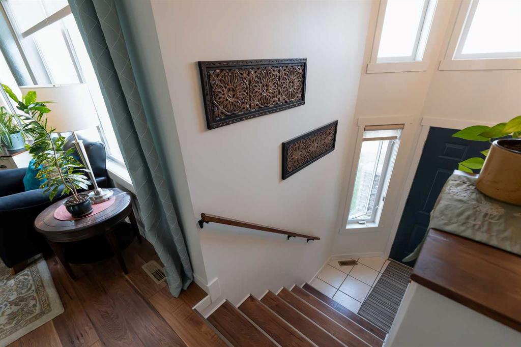 82 Rivercrest Court W