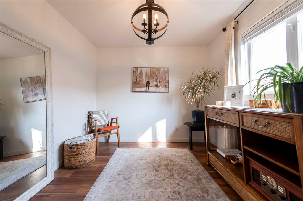 82 Rivercrest Court W