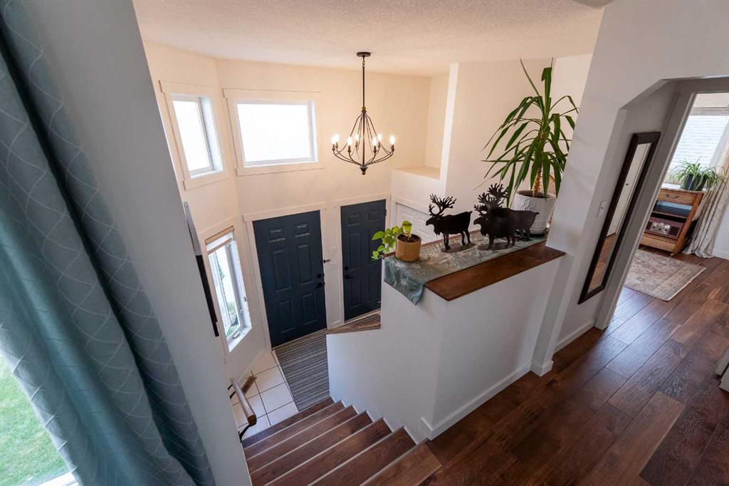 82 Rivercrest Court W