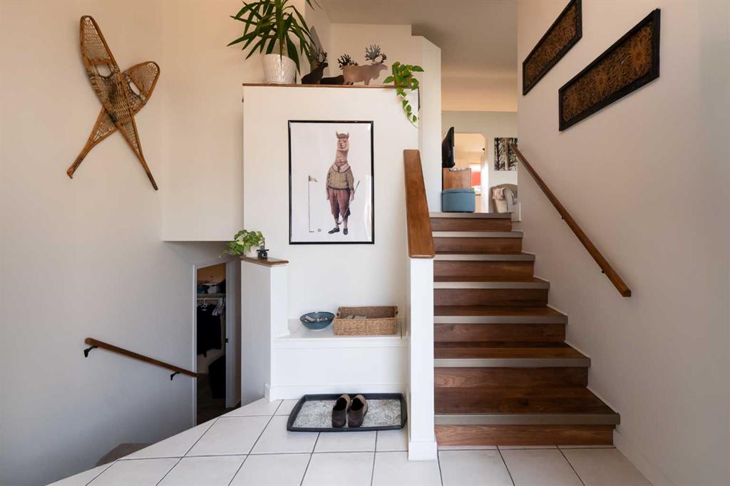 82 Rivercrest Court W