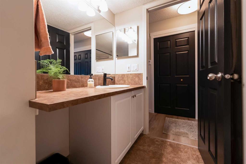 6148 Bowness Road NW Unit: 303