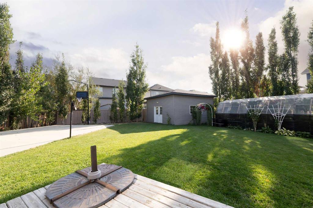 733 Twinriver Loop W