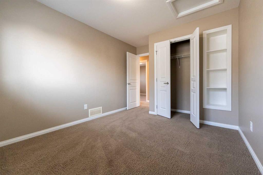 733 Twinriver Loop W