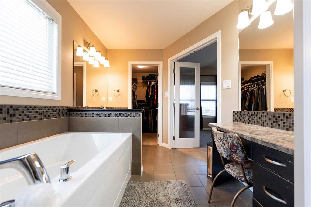 733 Twinriver Loop W