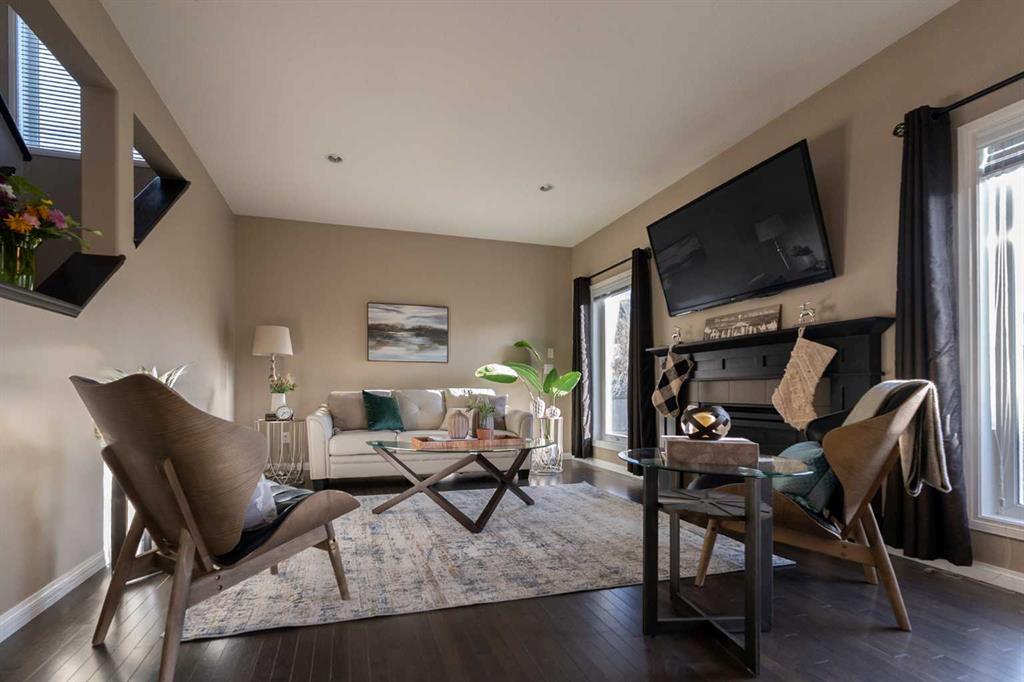 733 Twinriver Loop W