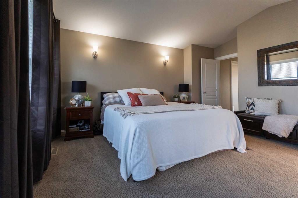 733 Twinriver Loop W