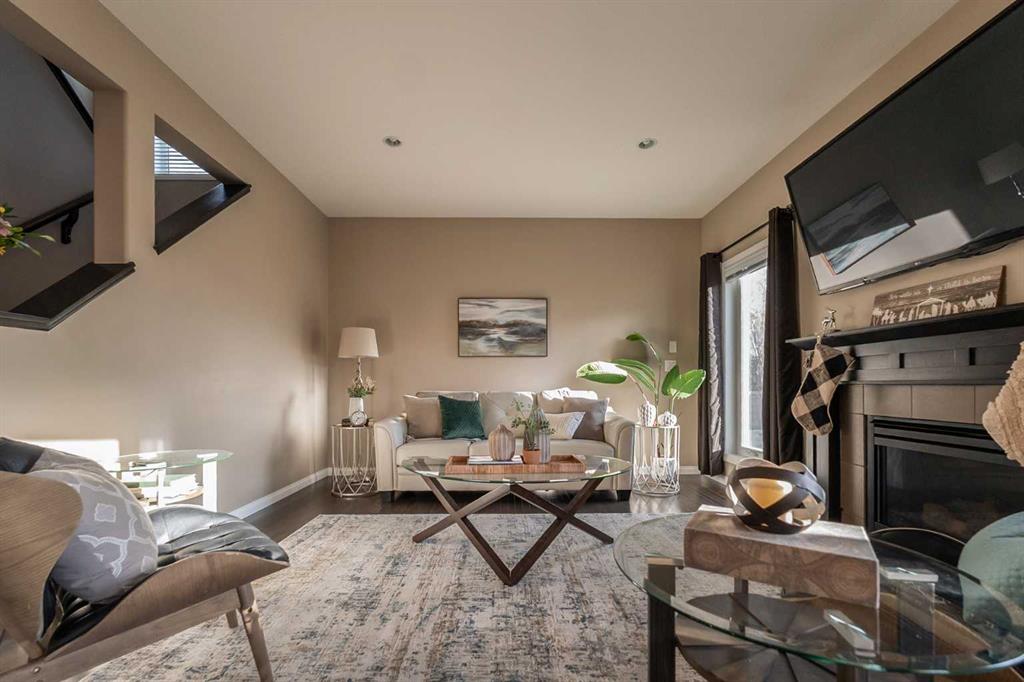 733 Twinriver Loop W