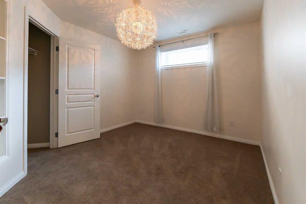 733 Twinriver Loop W