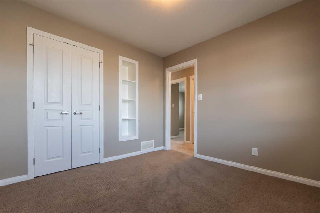 733 Twinriver Loop W