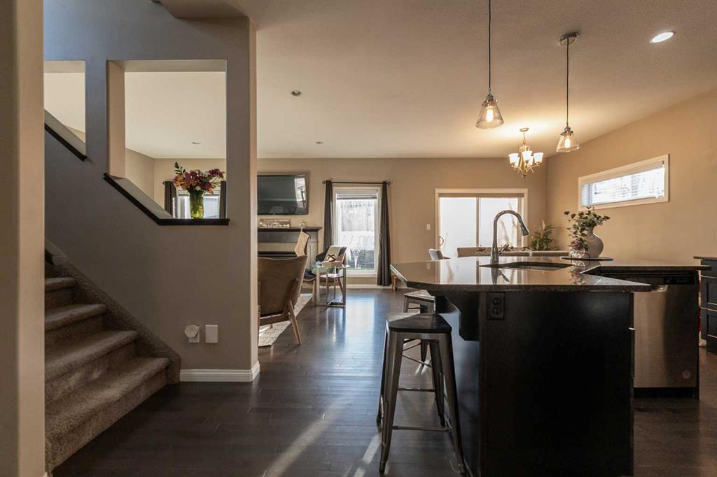 733 Twinriver Loop W