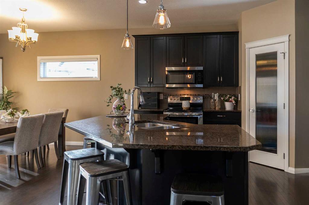 733 Twinriver Loop W