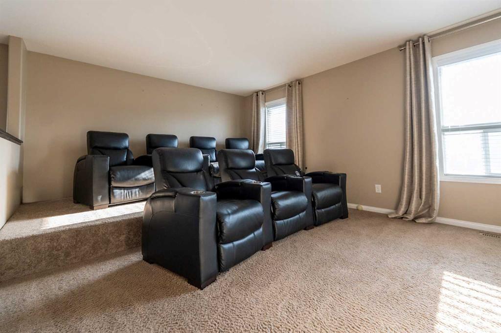 733 Twinriver Loop W