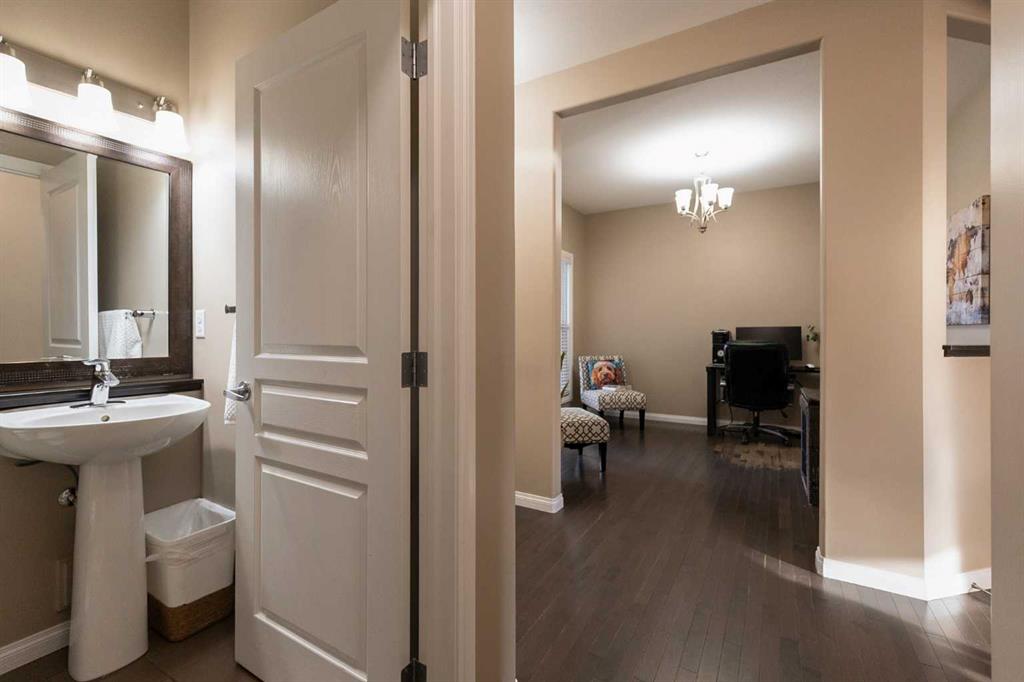 733 Twinriver Loop W