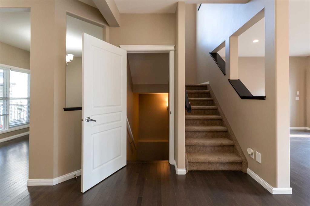 733 Twinriver Loop W