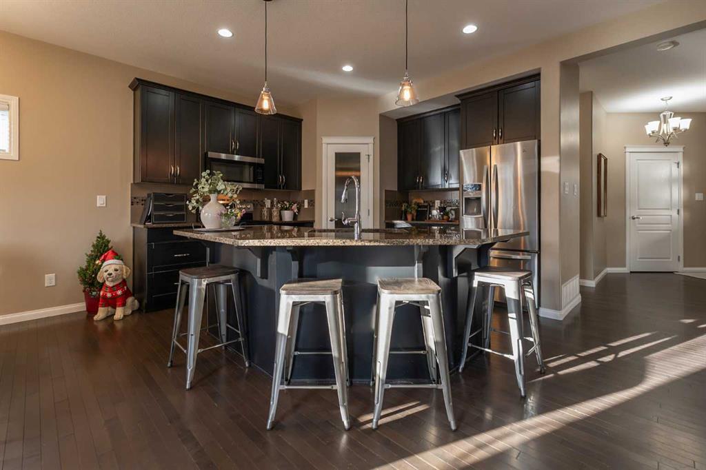 733 Twinriver Loop W