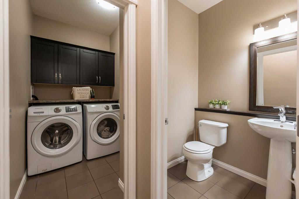 733 Twinriver Loop W