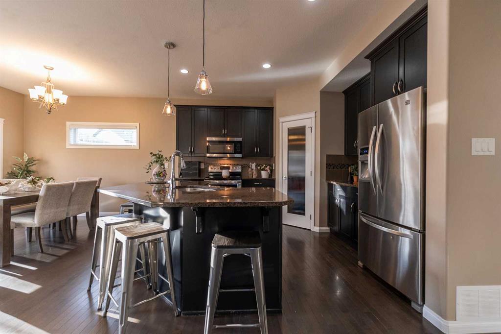 733 Twinriver Loop W