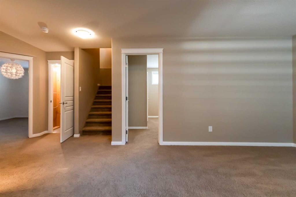 733 Twinriver Loop W