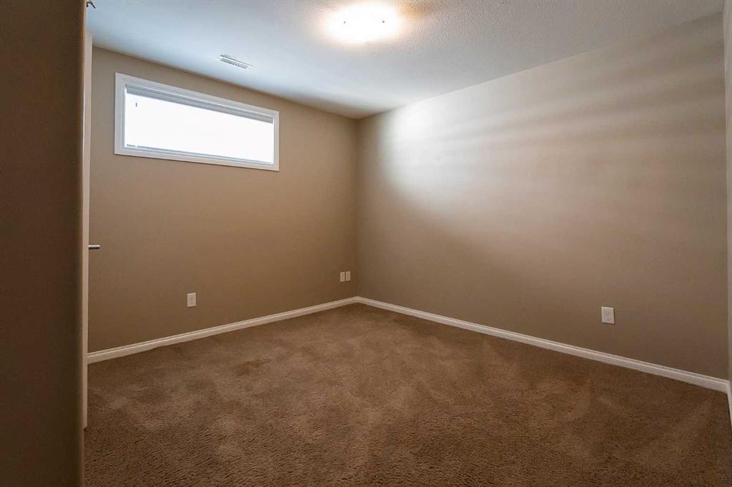 733 Twinriver Loop W