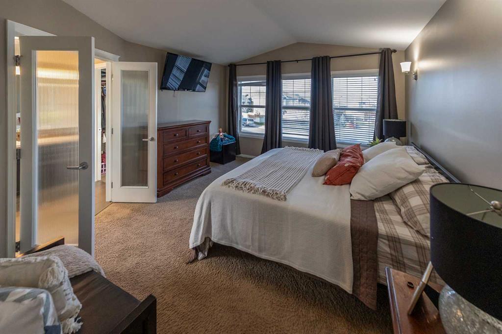 733 Twinriver Loop W