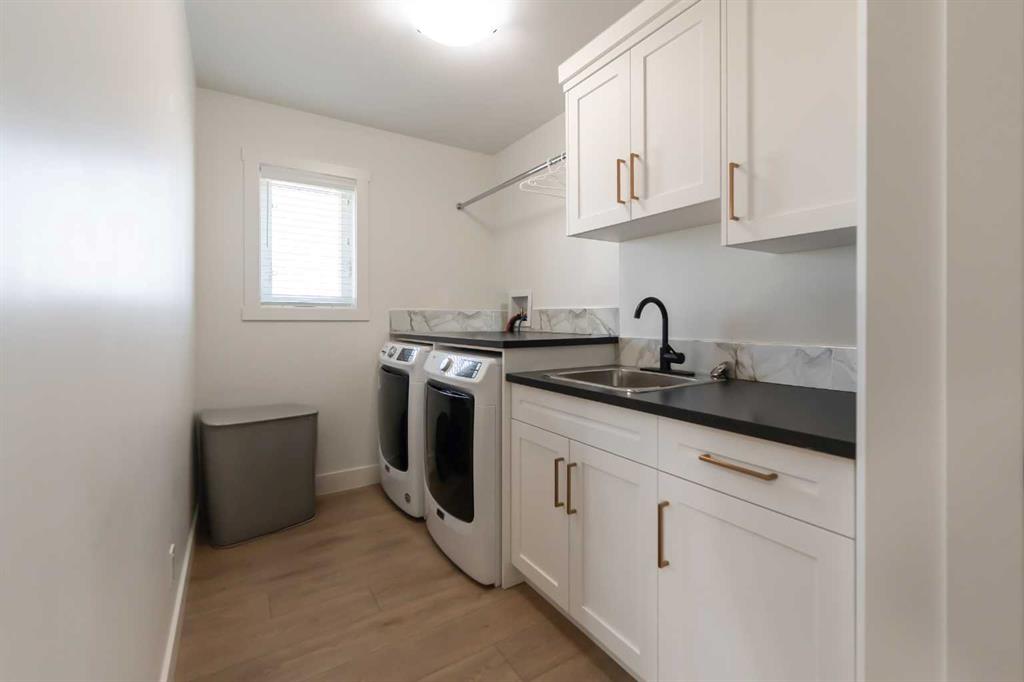 692 Sixmile Crescent S